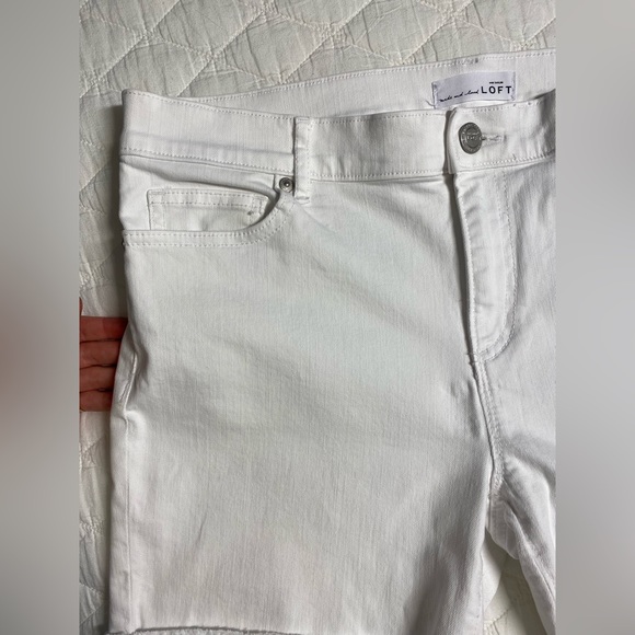 Loft Sz 10 White Denim Jean Shorts Mid-Rise Stretch Cuffed Hem 6" Inseam - Picture 5 of 13